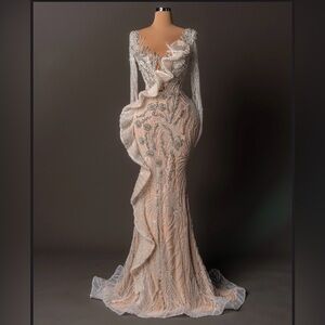 Exquisite Cream Lace Bridal Dress